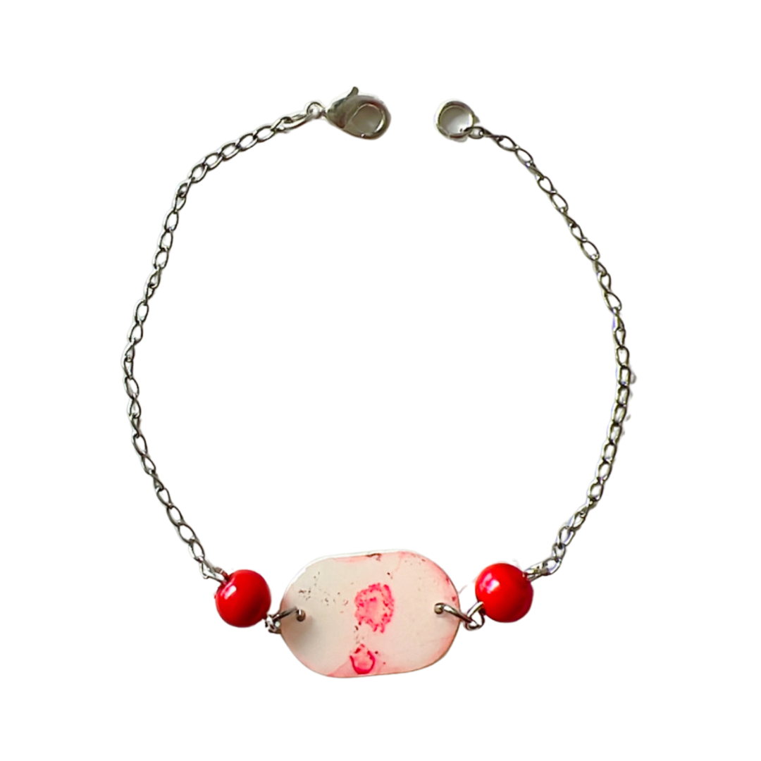 Tinted red - bracelet with glass beads