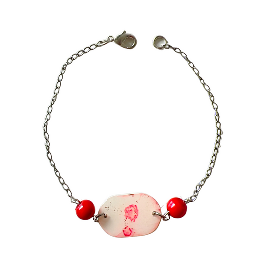 Tinted red - bracelet with glass beads